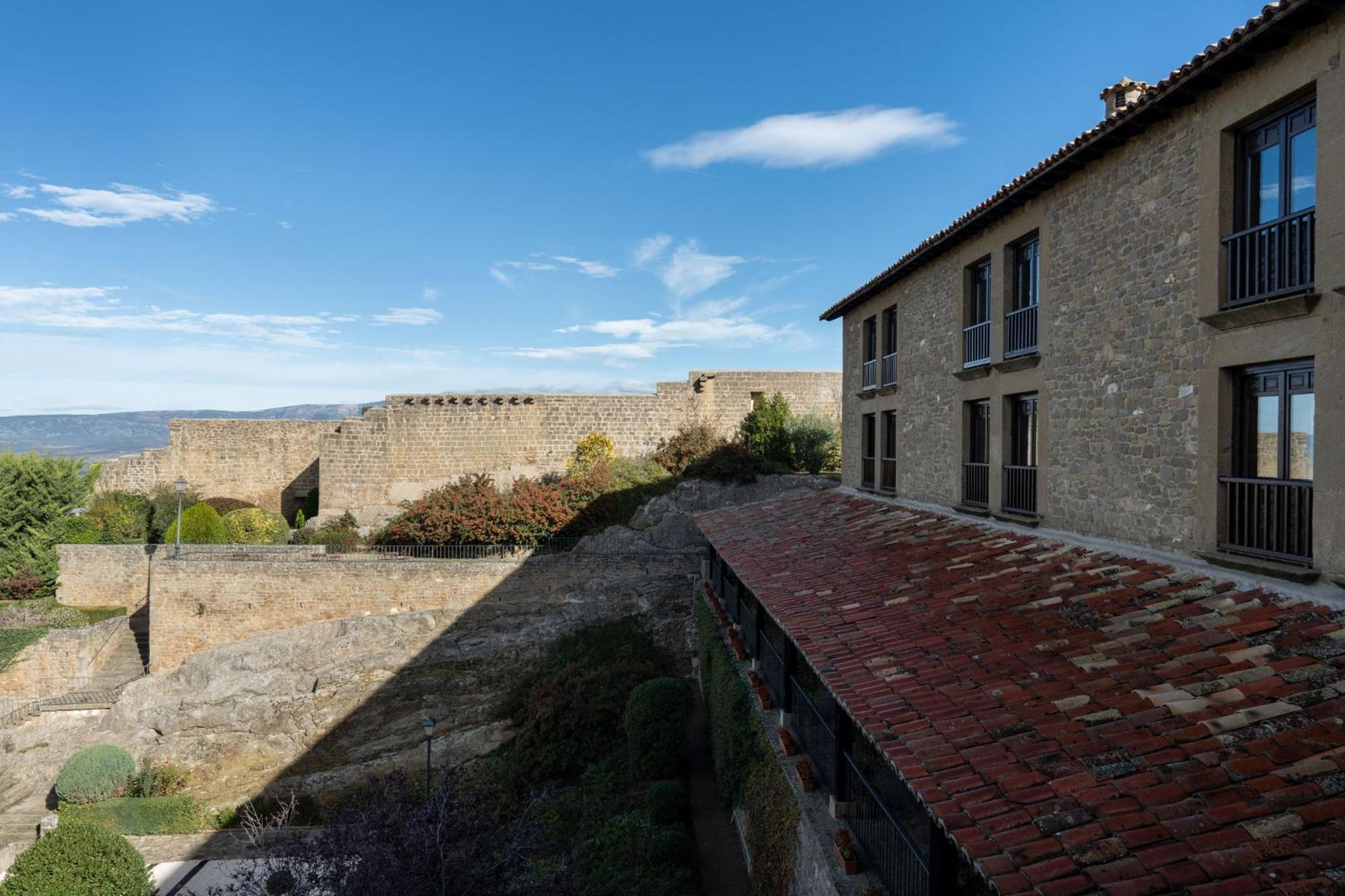 Parador De Сос-дель-Рей-Католико Экстерьер фото