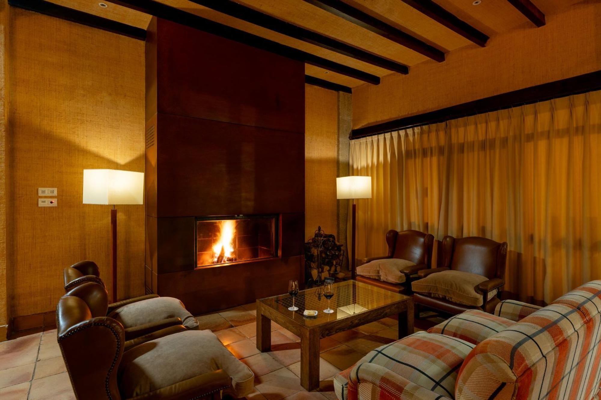 Parador De Сос-дель-Рей-Католико Экстерьер фото